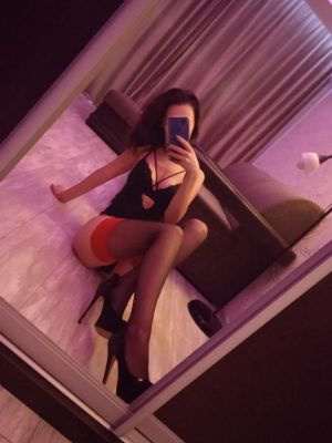 Блядь Аля с бисексуальной ориентацией от 6000 руб. в час